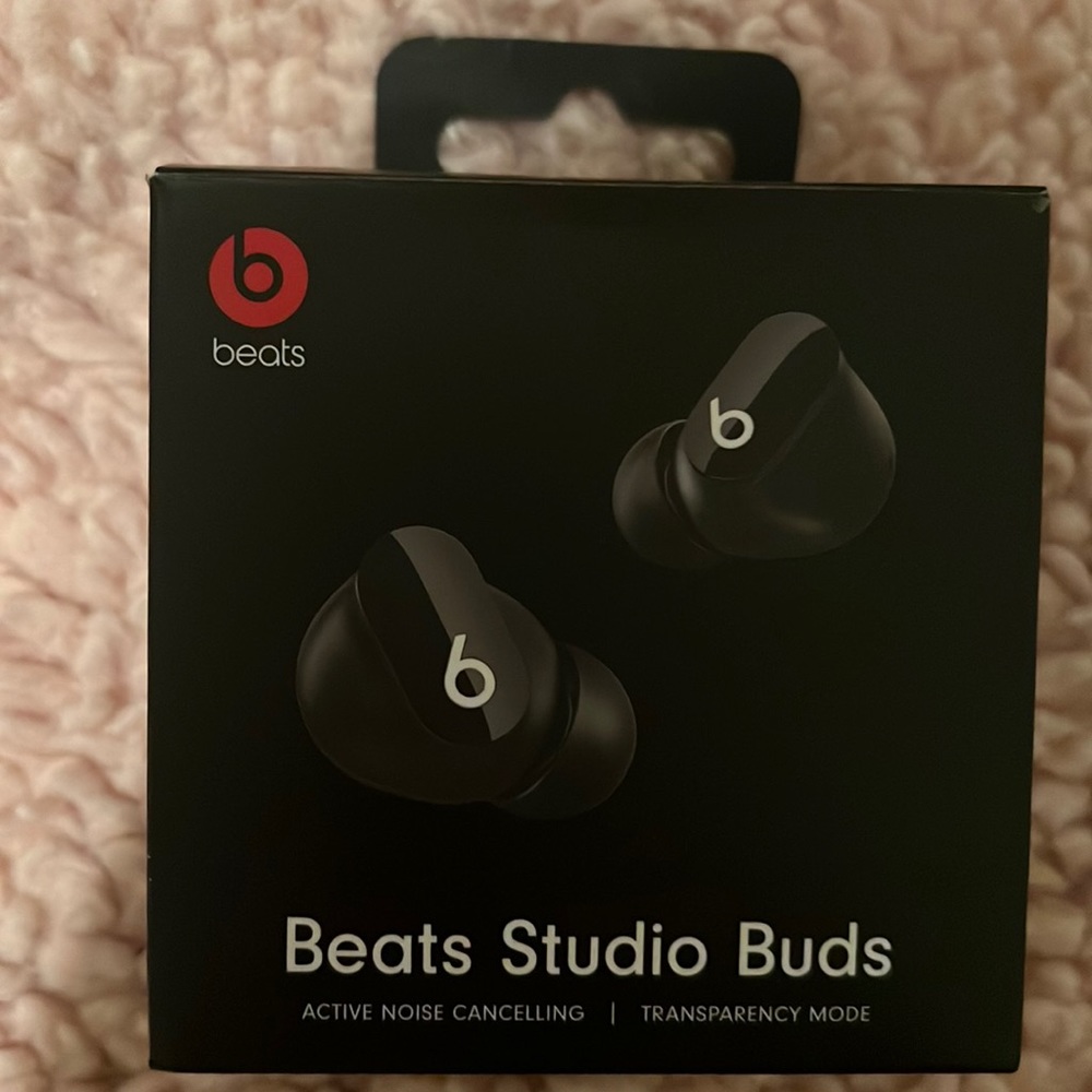New Beats studio buds black